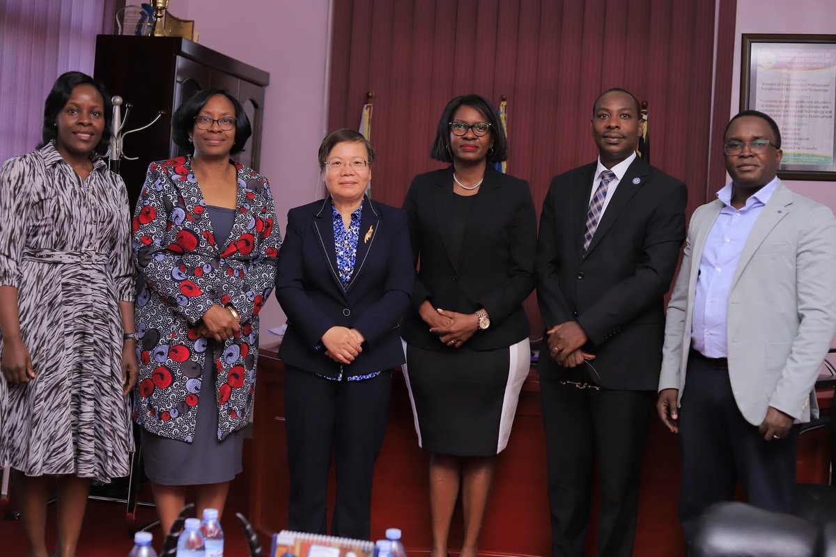During the 2nd institutional pedagogy graduation Prof. Liu Yufeng, representing the Chinese Ambassador to Uganda, receives a prestigious accolade from Prof. Pauline, Vice Chancellor of MUST. A testament to strong partnerships &amp; collaborations! 
<a href="/MbararaUST/">Mbarara University</a> 
<a href="/UNESCO/">UNESCO 🏛️ #Education #Sciences #Culture 🇺🇳</a>