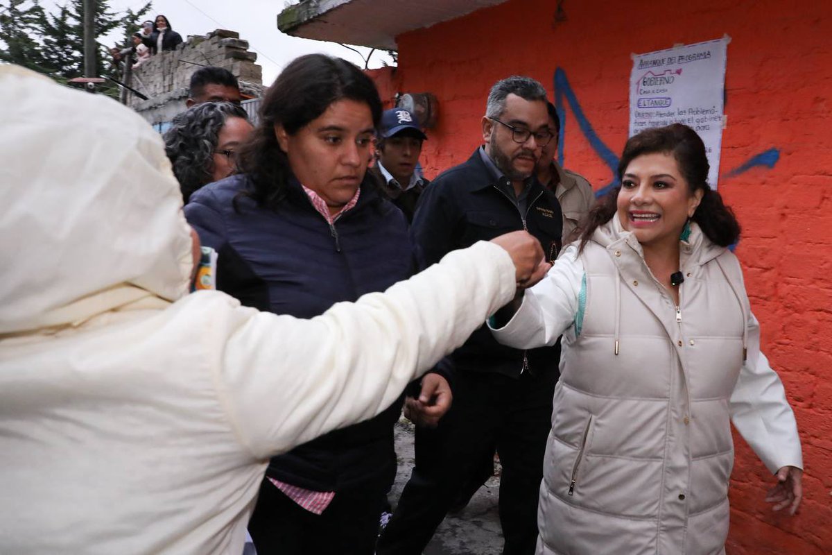 Dr. Salvador Guerrero Chiprés (@guerrerochipres) on Twitter photo ¡Hoy el #CasaXCasa llegó a la colonia El Tanque, <a href="/ALaMagdalenaC/">Alcaldía La Magdalena Contreras</a>, con la #JefaDeGobierno, <a href="/ClaraBrugadaM/">Clara Brugada Molina</a> y el alcalde <a href="/Fer_MercadoG/">Fernando Mercado</a>!✅🫡
Desde el <a href="/C5_CDMX/">C5 CDMX</a> acompañamos este recorrido ciudadano, escuchamos peticiones de l@s vecin@s y reafirmamos nuestro compromiso de fortalecer la ¡Hoy el #CasaXCasa llegó a la colonia El Tanque, <a href="/ALaMagdalenaC/">Alcaldía La Magdalena Contreras</a>, con la #JefaDeGobierno, <a href="/ClaraBrugadaM/">Clara Brugada Molina</a> y el alcalde <a href="/Fer_MercadoG/">Fernando Mercado</a>!✅🫡
Desde el <a href="/C5_CDMX/">C5 CDMX</a> acompañamos este recorrido ciudadano, escuchamos peticiones de l@s vecin@s y reafirmamos nuestro compromiso de fortalecer la