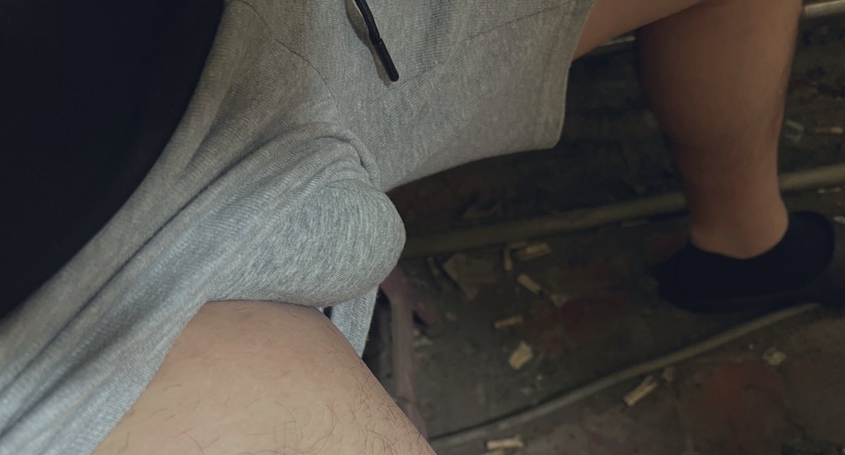 難得有乖乖穿內褲🥵

天氣好熱通常不穿內褲比較透氣❤️