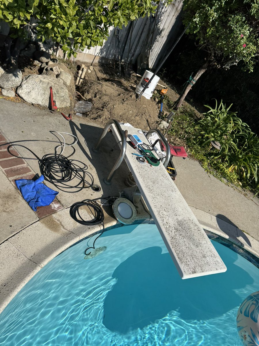 MAGAWoodworker's tweet image. Well my post below didn’t age well, I got home and what I thought would be a simple repair turned out to be a pain in the neck.
How did I get washed up on this beach?!
#poolLight 😩