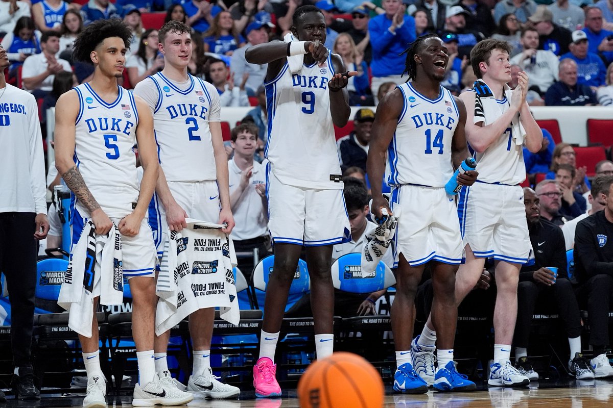 The entire Duke starting 5 was drafted 😱

🔹 Cooper Flagg - Mavericks 
🔹 Kon Knueppel - Hornets
🔹 Khaman Maluach - Suns
🔹 Sion James - Hornets 
🔹 Tyrese Proctor - Cavaliers

LEGENDARY.