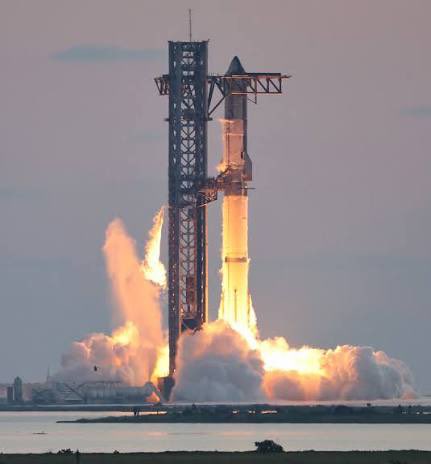 PATAUSno1's tweet photo. @elonmusk do you believe that countries should prioritise there own space programs and the goal to create more competition with the worlds leading engineers and boost the time we eventually make it to mars?
#SpaceX #Sophierain https://t.co/XoEmLQQ9ap