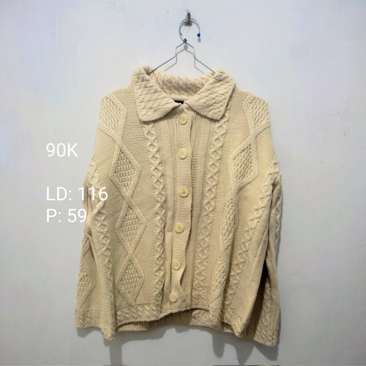 hereinthesea's tweet photo. hi, aku mau jualin cardi sama sweater yang jarang/ga pernah ku pakai! under 100k semua ya, yuk diangkut soalnya udah menuhin lemari aku😊💌 https://t.co/tbwX3LZzKo