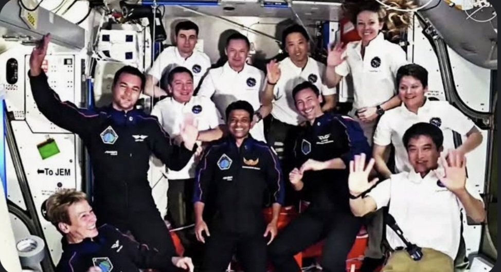 ManavZagade's tweet photo. 🚀India in Space! 🇮🇳
Shubhanshu Shukla aka Shux becomes the 1st Indian to enter the ISS via #Axiom4 mission aboard capsule Grace 🛰️💫
"Learning how to walk, eat, be!" – says Shux from space 🌍✨
#ProudMoment #ISRO #SpaceHero 🧑‍🚀🇮🇳 https://t.co/Q34LHGb9LP