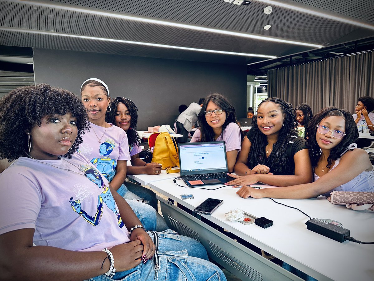 #NaidíGirls | #Medellín 

La ciencia y la tecnología también se construyen desde la diversidad cultural.👩🏽‍💻👩🏻‍🔬👩‍🚀

Impulsar la multiculturalidad en #STEM no es solo justo, es urgente. 🌍

Naidí Girls es un programa de <a href="/ManosVisibles/">Manos Visibles</a>, en alianza con Flor Púrpura y la @robotica_choco