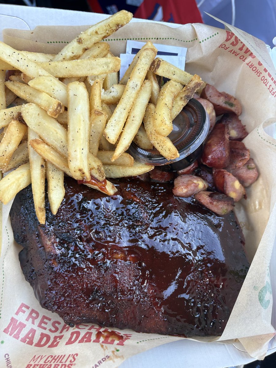 What a treat to get such an amazing looking Rib Combo from my team at Watauga tonight while grabbing a Togo order. This team is crushing the Q1 Rollout and taking Rib perfection to the next level. Now that’s what I call owning it! ⁦<a href="/JBarraza6/">Julie Barraza</a>⁩ ⁦<a href="/j_sirkel/">Juana</a>⁩