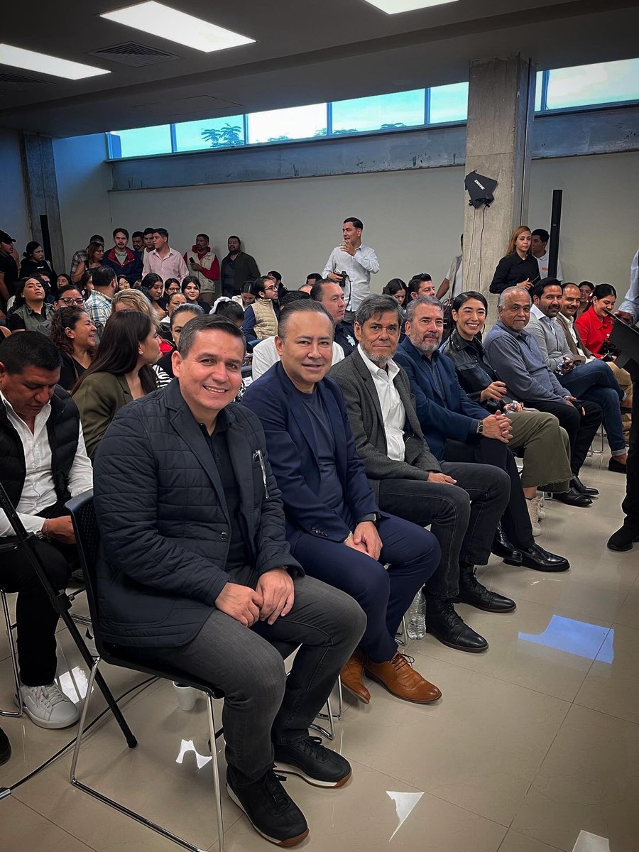 CesarBarbaD's tweet image. El día de hoy fue especial para la comunidad universitaria. El Ayuntamiento de Tlajomulco celebró su sesión de cabildo en la sede del Centro Universitario de Tlajomulco, donde se aprobó la creación del Consejo Municipal de Senderos Seguros en beneficio de todas y todos.