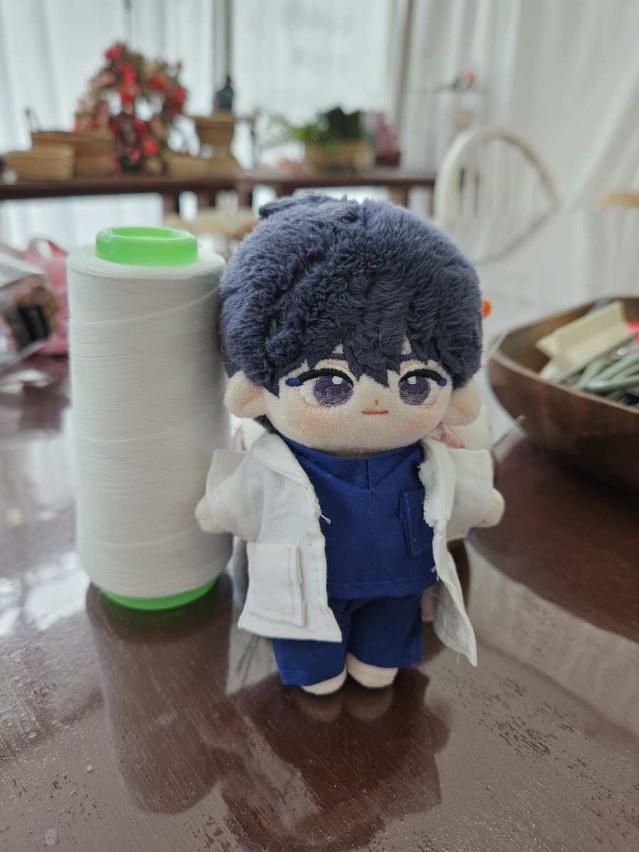 수강생분이 2회차동안 열심히 손바느질로 완성한 #솜10 수술복과 의사가운🤗
커스텀한 인형 모자와도 한 컷📸
솜인형 또는 기타 사이즈 인형 의상 재봉 수업 수강문의: X(구 트위터) 쪽지✉️ 또는 인스타 d_reamworld00 으로 디엠📧 주세요🤗