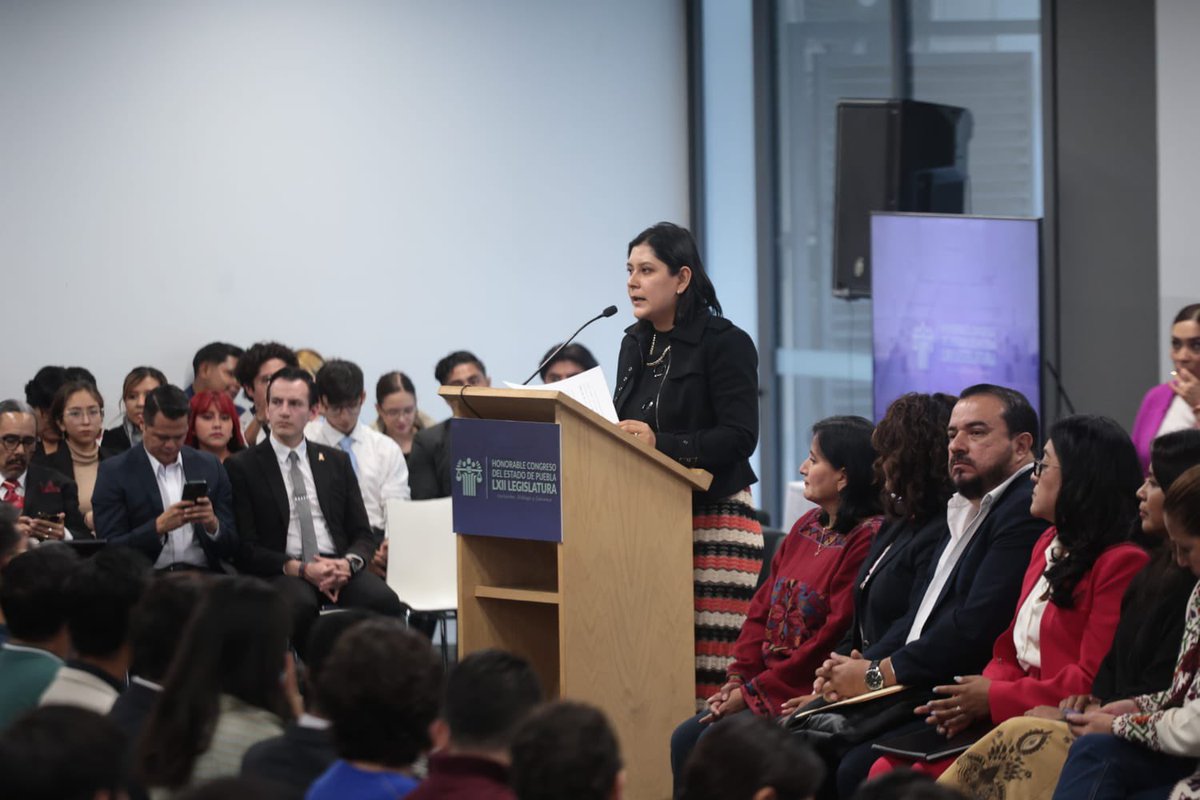 Escuchar a los y las jóvenes revitaliza, tienen una perspectiva clara y especialmente una visión constructiva, que es lo más importante. 
Me dio mucho gusto escuchar sus participaciones en el Foro de Divulgación con Jóvenes “Ciberseguridad en Puebla”, saber que están a favor de