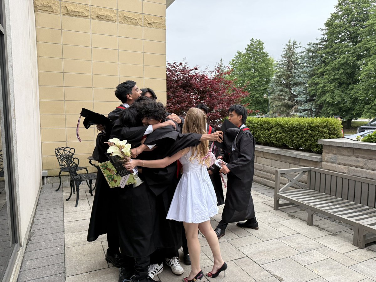 waj_huss's tweet photo. May God be with you all always ❤️❤️ onwards and upwards #momlife #parenting #highschoolgraduation https://t.co/NDtrypabGo