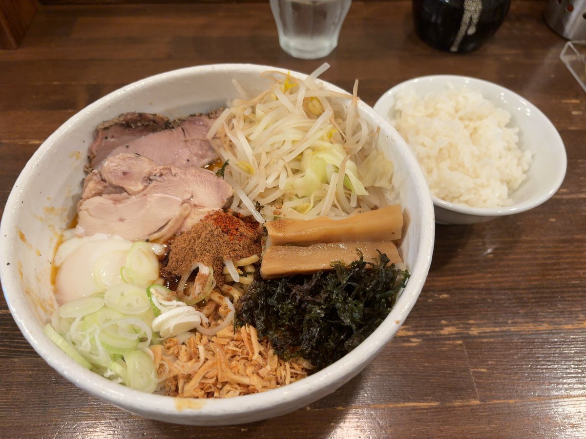 毎日5時半起きで練馬まで来てるが、今日は麺処　井の庄で辛辛魚まぜそば(辛さ控えめの控えめ)
明日この暑さの中、原チャリに乗って何処か遠くに行くなんてちょい無理かなー
今日はアキバで飲んで帰るかな