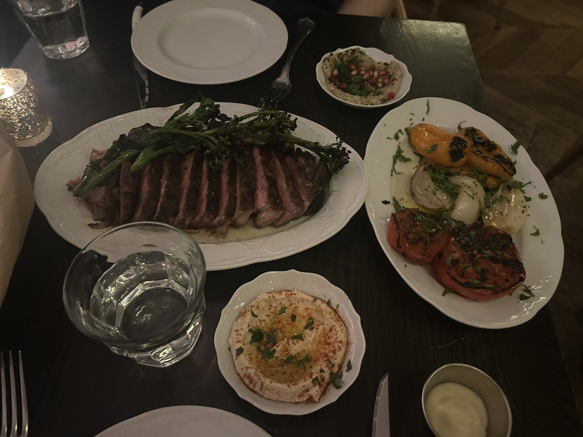 josie_simora's tweet image. 25 so stay tuned for my quarter-life crisis :)