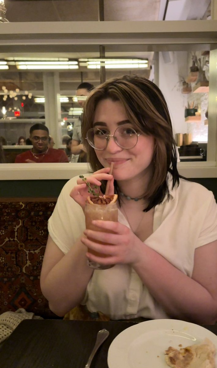 josie_simora's tweet image. 25 so stay tuned for my quarter-life crisis :)