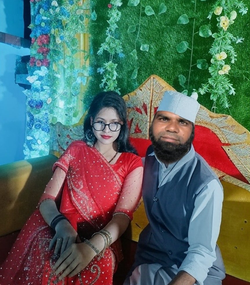 कल एक निकाह के मौके पे तोतली को मेरे साथ फोटो लेने का मौक़ा मिला।