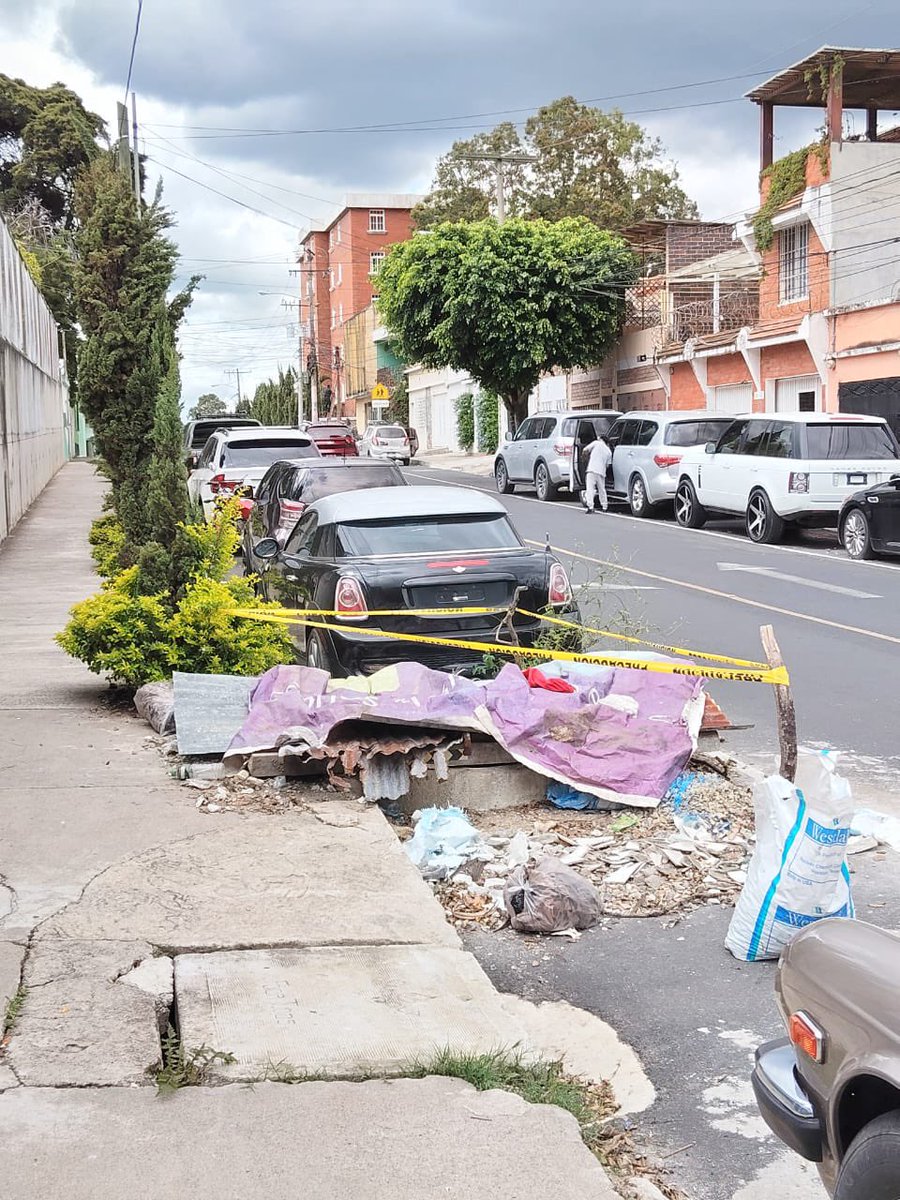 Después de meses de abandono, pusimos a trabajar a la Muni, nuestra fiscalización funciona!

Por cierto estas fotos no las muestran, son de hoy en la 12ave. B y 10a calle, a pasos de la escuela Adrian Zapata

Es esta la forma adecuada de manejar una obra pública? 
<a href="/Giron_oscars/">Concejal Oscar Girón</a>