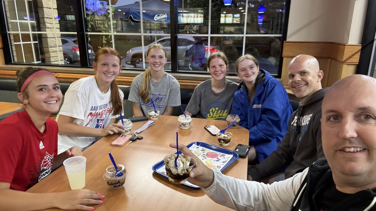 MNStarsLindahl's tweet photo. Post practice ice cream! @MinnesotaStars https://t.co/hM2bhErqfK