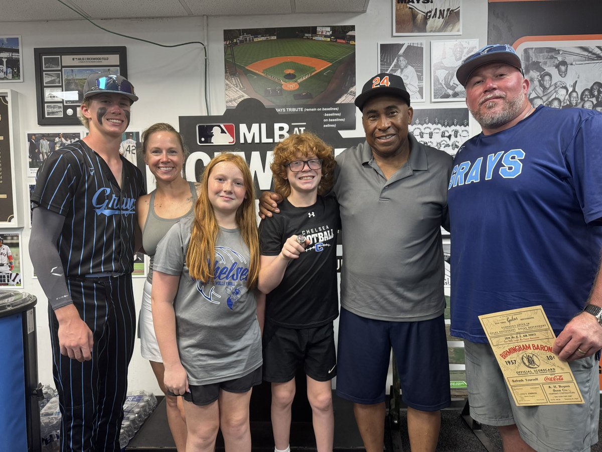 ColeCarroll2029's tweet image. Blessed to play in the 14U @PGDeepSouth WWBA & play at @RickwoodField ๐ @ECGrays for the opportunity! Ronnie โPapa Jackโ Jackson (my mentor) came to watch & spoke to my Team. Papa Jack played in the MLB 13 years & the Hitting Coach for the RedSox when they won the World Series!