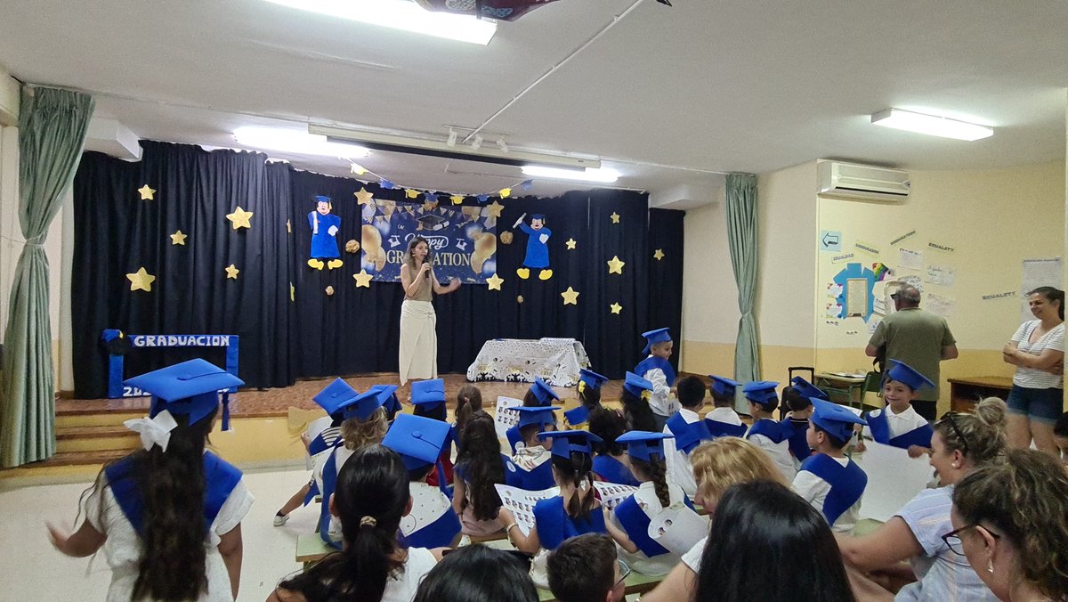 CEIPMARQUESESD1's tweet photo. Hemos celebrado un momento muy especial: ¡ La graduación de nuestros pequeños de 5 años!
Hoy dan un paso más hacia una nueva etapa.
Desde el colegio felicitamos a nuestros pequeños graduados, orgullosos de verlos crecer y avanzar hacia nuevos retos con ilusión y confianza. https://t.co/08LBzV9lhQ