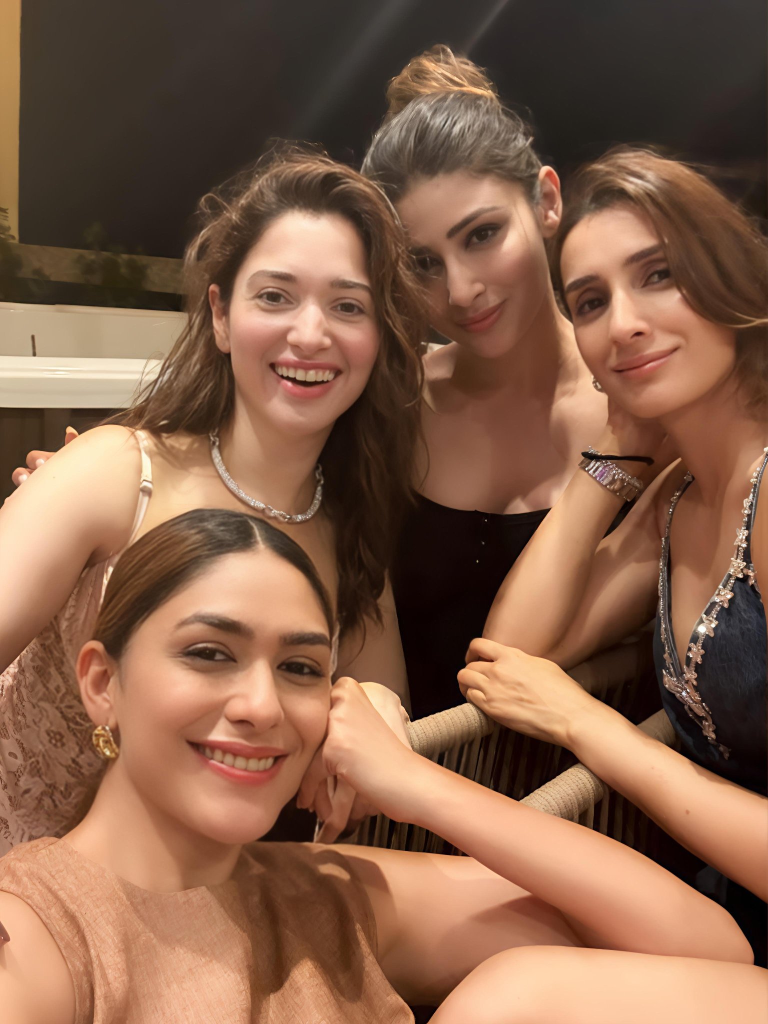 Guayu5wbEAEkN8a?format=jpg&name=large