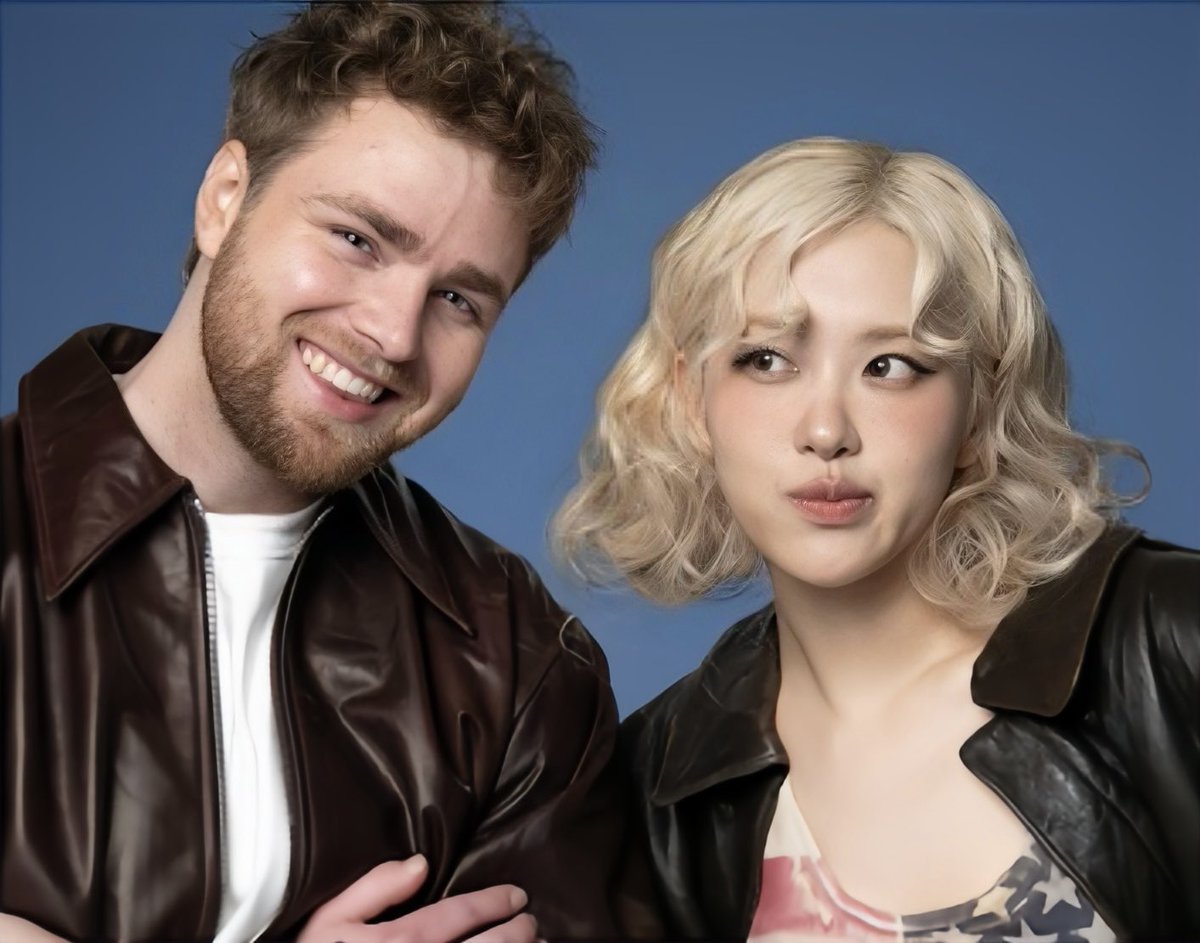 RT AND REPLY 

ON MY MIND OUT NOW
#Alex_ROSÉ_OnMyMind #OnMyMind
#ROSÉ <a href="/numberoneHQ/">numberoneHQ</a>