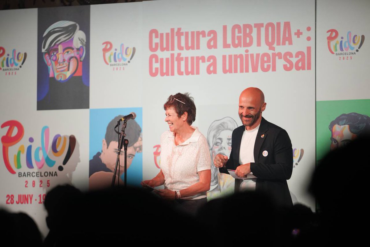 Igualtat i Feminisme (@igualtatcat) on Twitter photo 📍 Ahir vam assistir a la recepció institucional del <a href="/PrideBarcelona/">PRIDE Barcelona</a>.
La consellera <a href="/evamenorc/">Eva Menor</a> hi va participar per expressar el compromís ferm del <a href="/govern/">Govern de Catalunya</a> amb una Catalunya diversa, segura i lliure per a tothom.
🏳️🌈 #ElGovernDeTothom 📍 Ahir vam assistir a la recepció institucional del <a href="/PrideBarcelona/">PRIDE Barcelona</a>.
La consellera <a href="/evamenorc/">Eva Menor</a> hi va participar per expressar el compromís ferm del <a href="/govern/">Govern de Catalunya</a> amb una Catalunya diversa, segura i lliure per a tothom.
🏳️🌈 #ElGovernDeTothom