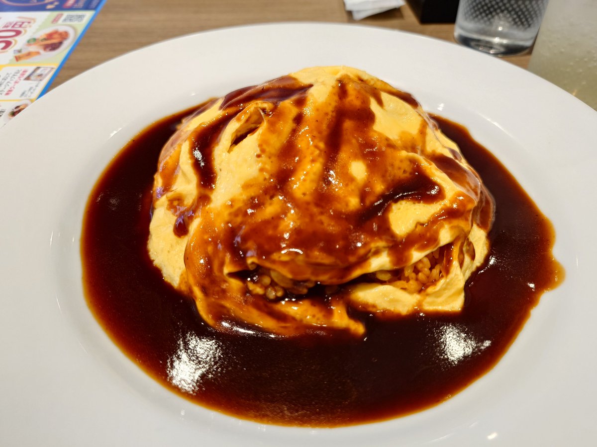 hiro_bari3's tweet photo. 劇中にも登場したオムライスを
頂きました😋 https://t.co/xSEDcksNsM