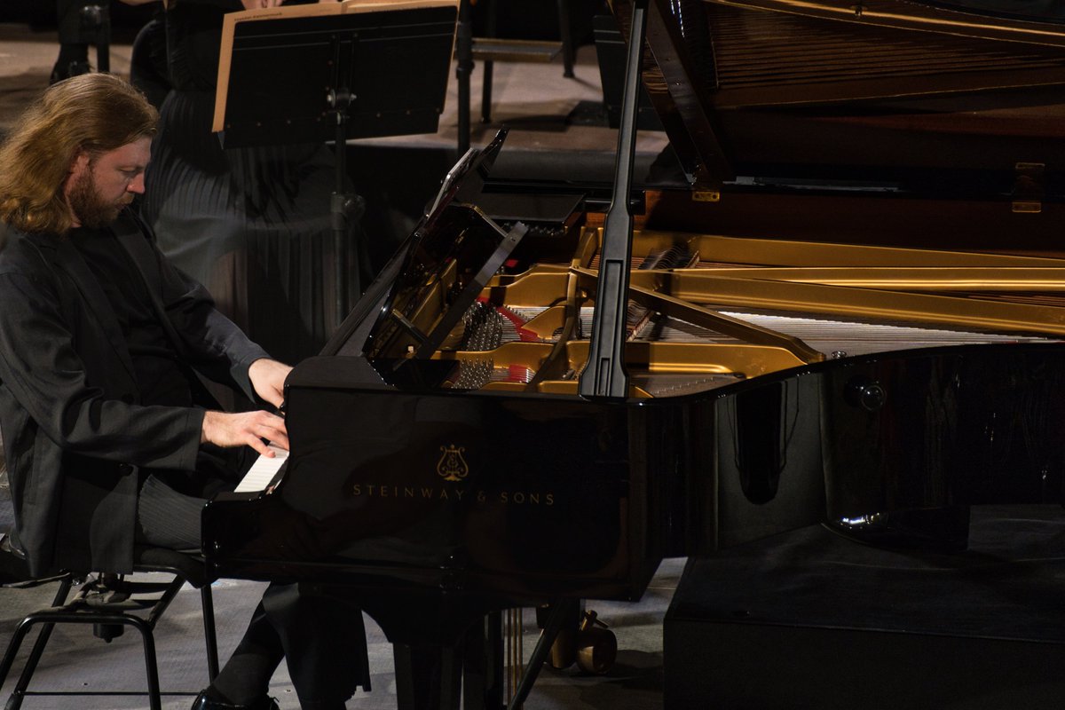 🌙Així va començar el Festival Bellver 2025.
Anit vàrem viure una vetllada inoblidable al Castell de Bellver amb el pianista Denis Kozhukhin. El primer concert del festival ens va regalar una fusió perfecta entre història, naturalesa i música.