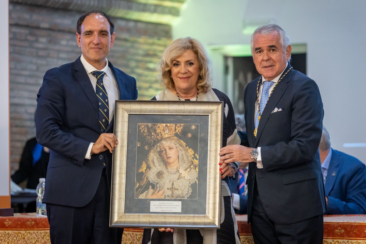 📸 PROTOCOLO | Con motivo de la festividad de la Virgen del Perpetuo Socorro, el Colegio de Médicos de Málaga hizo entrega de la medalla de Colegiado/a de Honor.

 #RCFusionadas