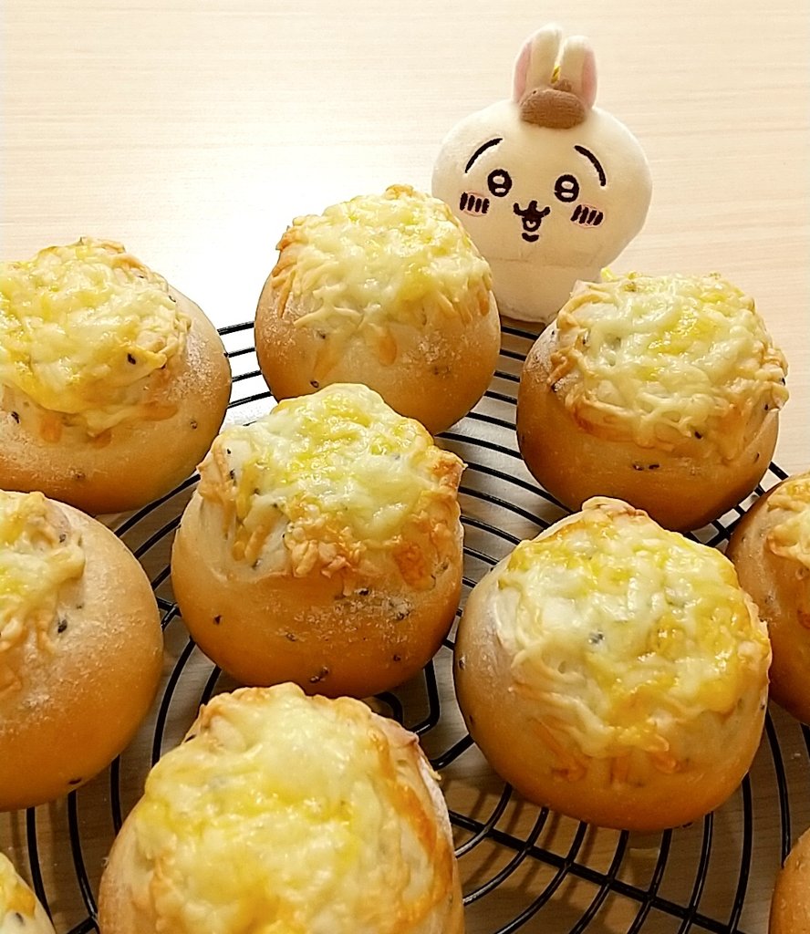 黒ごまチーズパンを作りました✨
我が家では「ヴォルケーノ🌋」と呼んでます(*^^*)
くら寿司は第3弾のときに行こうと思っているけど、コラボメニュー等のポスト見てると、もう行きたくなっちゃう(* &gt;ω&lt;)
#パン作り