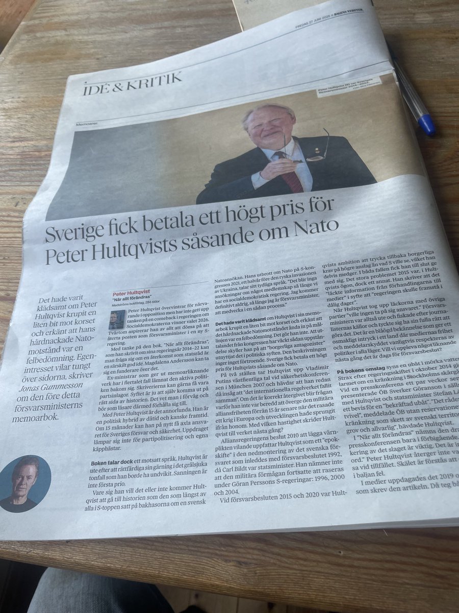 Bra recension i DN av Peter Hultqvists självbiografi.Jonas Gummesson har både distans och kunskaper för att ta ner honom på jorden.Hoppas Magdalena A läser recensionen.