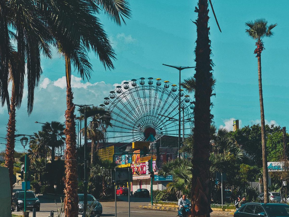 الكورنيش آخر مرايا #بيروت... «فكأنّ المكان يصير مَطَلًّا لرؤية ما لا يُرى من الأحوال. بل إنّه قياسًا بمرايا أديبٍ إيطاليٍّ: مرآةٌ تعكس الموجودَ، والمقصيَّ، والغائبَ».
رابط مقالتي في الموقع العزيز أوان
awanmedia.net/article/8471