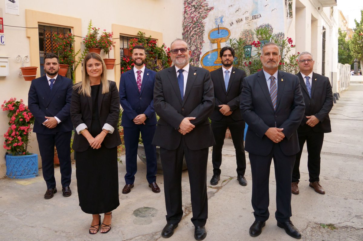 Una candidatura formada por hermanos de experiencia, vida cofrade y una firme voluntad de servicio. Unidos por nuestras tradiciones, por la Hermandad y por nuestros Sagrados Titulares.