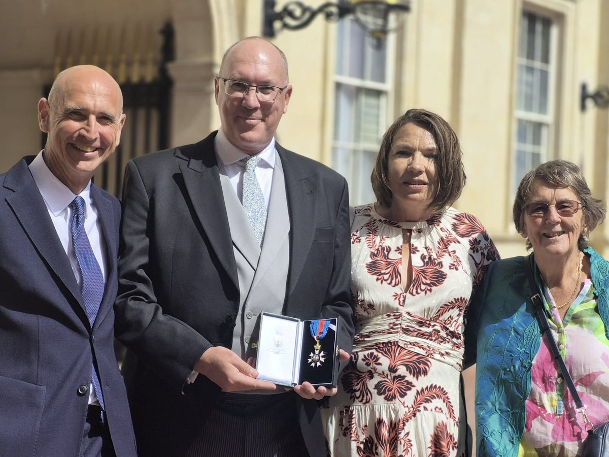 AJPhillipson's tweet image. No ordinary day. Beyond honoured to attend an investiture at Buckingham Palace yesterday to be made a CMG by HRH The Princess Royal. Thank you to Julie, my mum, and my brother for joining me for the moment, and all the love and support over so many years.