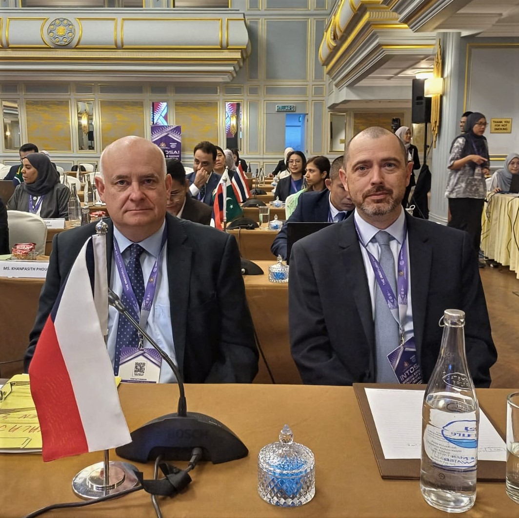 Follow up audit - tedy audit, který po čase prověřuje, jak se kontrolované instituce vypořádaly s kontrolními zjištěními - se řeší na jednání INTOSAI v Malajsii.
Diskutují se výzvy, které přináší, i dobrá praxe. 
Účastní se člen Kolegia NKÚ Jan Kinšt a kolega Pavel Turza.