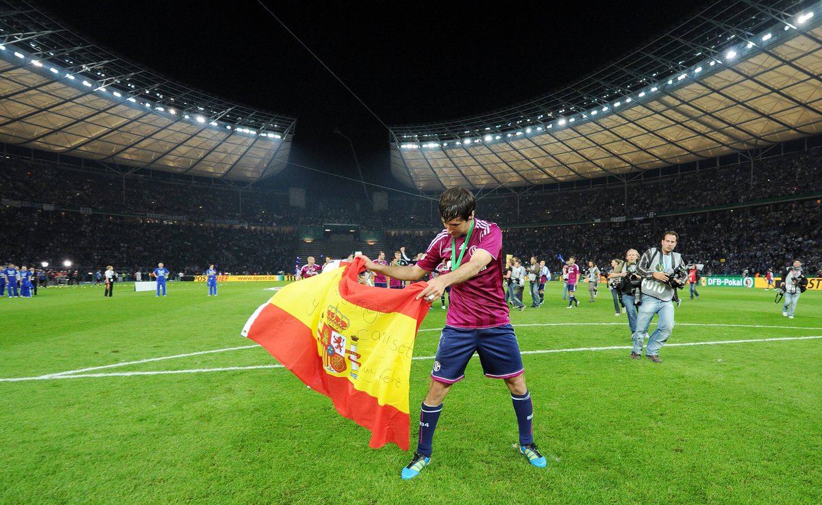 s04's tweet image. Señor, Legende, @RaulGonzalez!

Alles Gute zum Geburtstag! 🎉💙🤍
¡Feliz cumpleaños! 🎉💙🤍