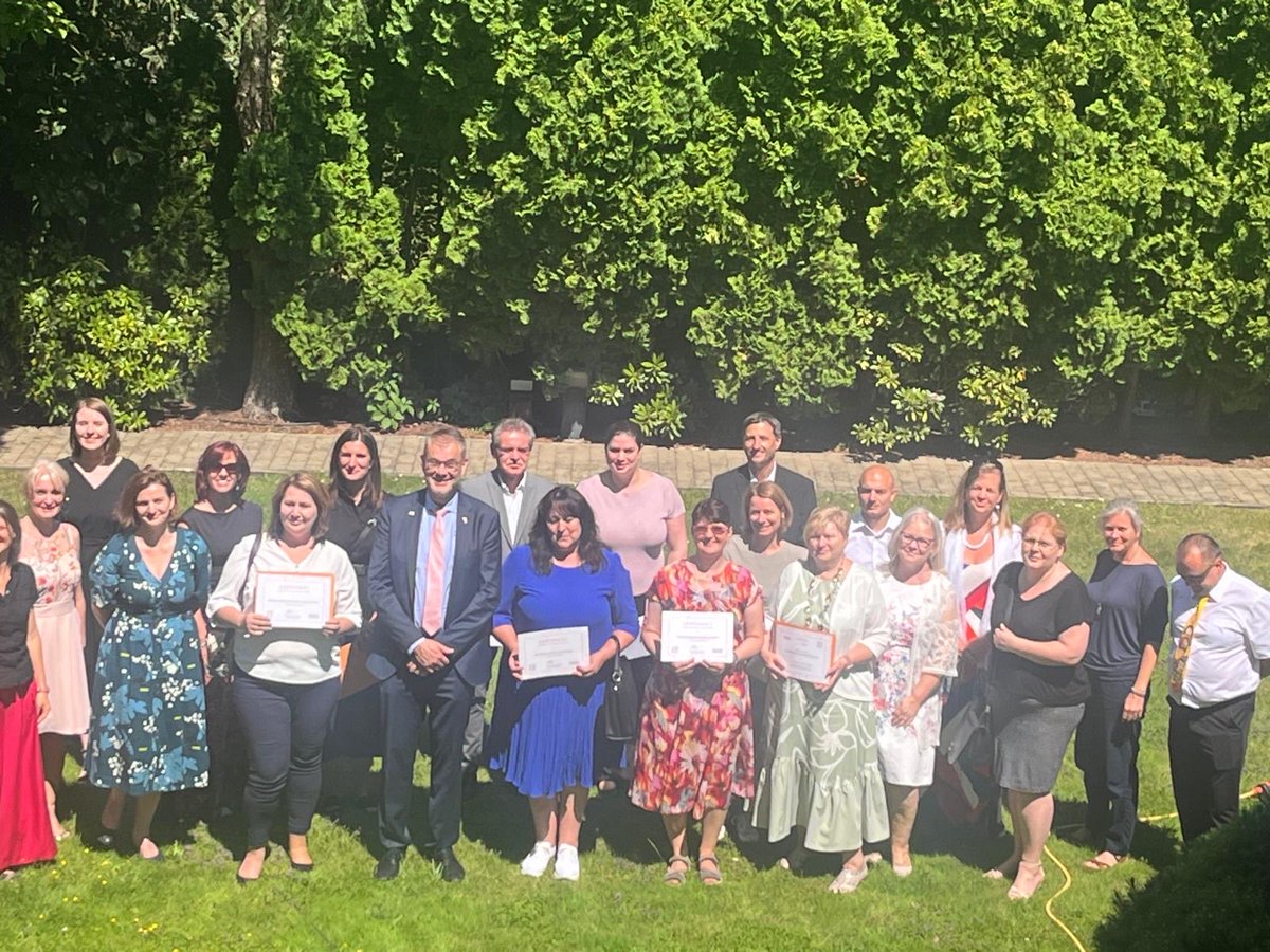 Pasi Tuominen (@tuominpa) on Twitter photo No more bullying! Honoured to host KiVa award winnig 🇨🇿 school headmasters at the residence together with Schola Empirica. KiVa Bullying Prevention and Response Programme gives tools to create bullying free climate. <a href="/FinEmbPra/">Finland in Prague</a> <a href="/Ulkoministerio/">MFA Finland 🇫🇮</a> No more bullying! Honoured to host KiVa award winnig 🇨🇿 school headmasters at the residence together with Schola Empirica. KiVa Bullying Prevention and Response Programme gives tools to create bullying free climate. <a href="/FinEmbPra/">Finland in Prague</a> <a href="/Ulkoministerio/">MFA Finland 🇫🇮</a>