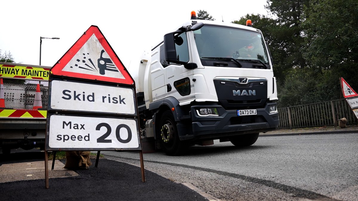 Wolves Council (@wolvescouncil) on Twitter photo 🛣️ Road resurfacing work continues in Hall Lane, which is temporarily shut from Hurst Road to Wood Cross St until July 4 from 9.30am to 3.30pm each day. The closure will also be in place this Sunday June 29 between 8am and 4pm. 🛣️ Road resurfacing work continues in Hall Lane, which is temporarily shut from Hurst Road to Wood Cross St until July 4 from 9.30am to 3.30pm each day. The closure will also be in place this Sunday June 29 between 8am and 4pm.