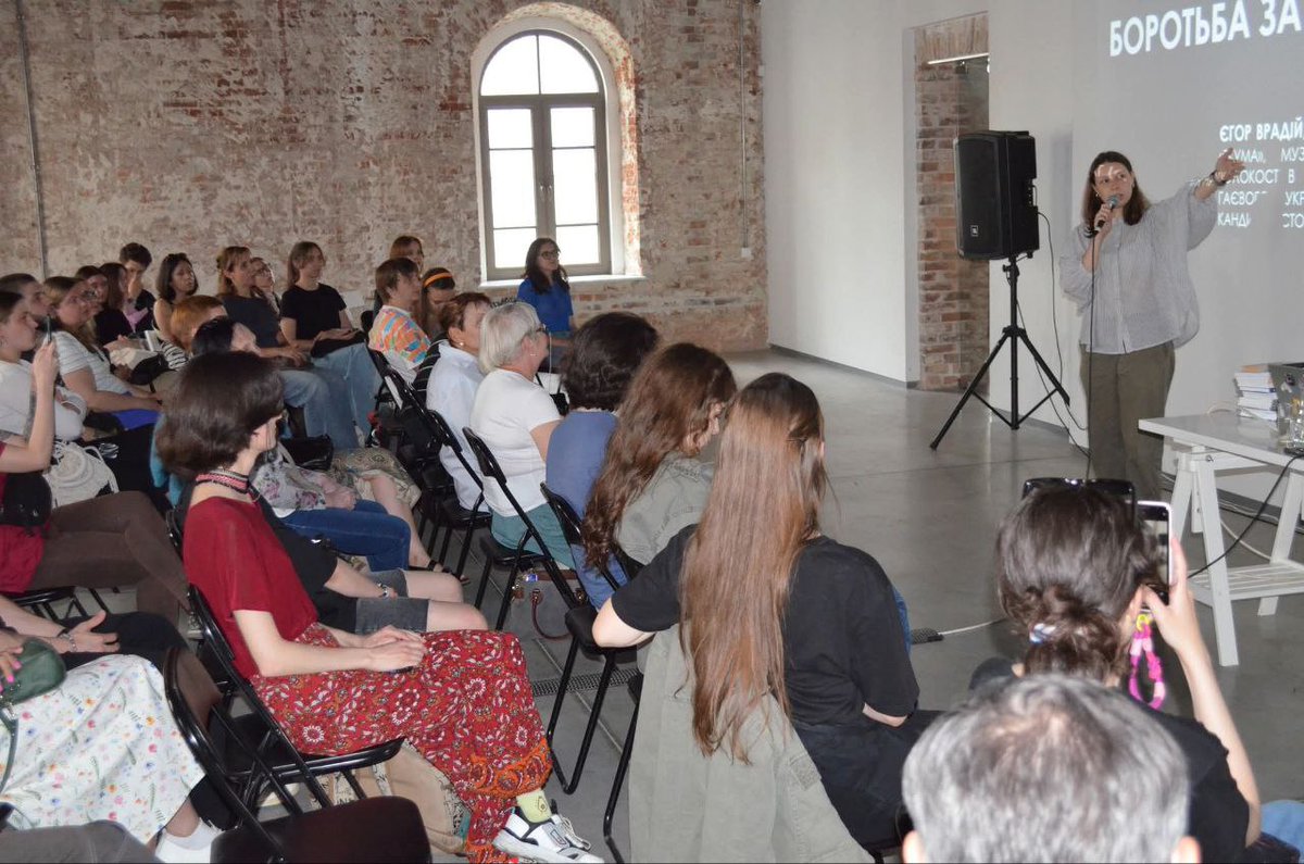 Lecture on the #Holocaust Held in Dnipro as Part of the “Dnipro and Beyond” Educational Program

A lecture-presentation dedicated to the Holocaust in Dnipro took place at the Dnipro Center for Contemporary Culture.
