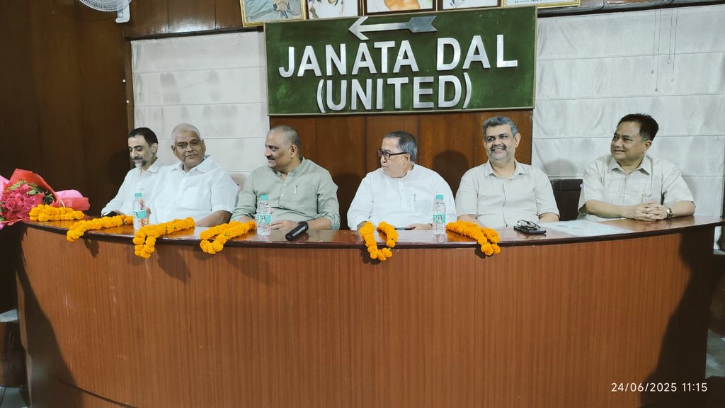 gaurishankarjdu's tweet image. ऑपरेशन सिंदूर की ऐतिहासिक सफलता पर अंतर्राष्ट्रीय मंच पर भारत का गौरव बढ़ाकर लौटे राज्यसभा सांसद सह राष्ट्रीय कार्यकारी अध्यक्ष
माननीय श्री @SanjayJhaBihar जी का भव्य स्वागत!!💐💐
#JDU #NitishKumar 
@NitishKumar @Jduonline @JdudelhiHQ @SHAILENDRAJDU