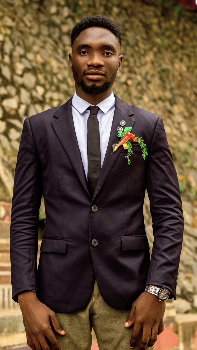 Pro_designer_'s tweet image. Degree bagged 🎓
Congratulations to myself 🎉