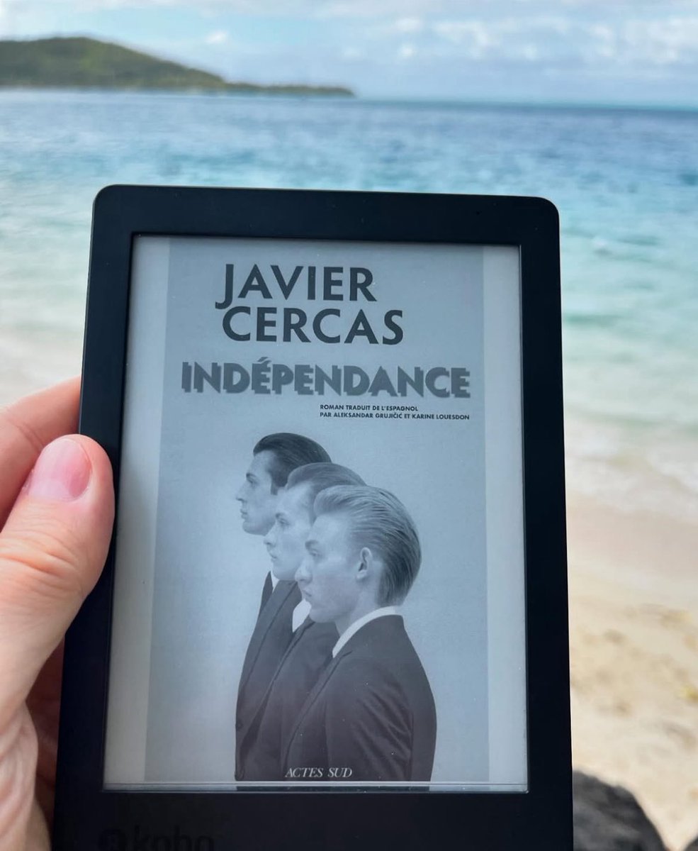 2e opus de la trilogie de Javier Cercas construite autour du policier Melchor Marin.
L’action se déroule à Barcelone lorsque la maire de la ville subit un chantage à la sextape. « Le catalan, qui ne veut pas l’indépendance n’a pas de cœur ; celui qui la veut n’a pas de tête. »