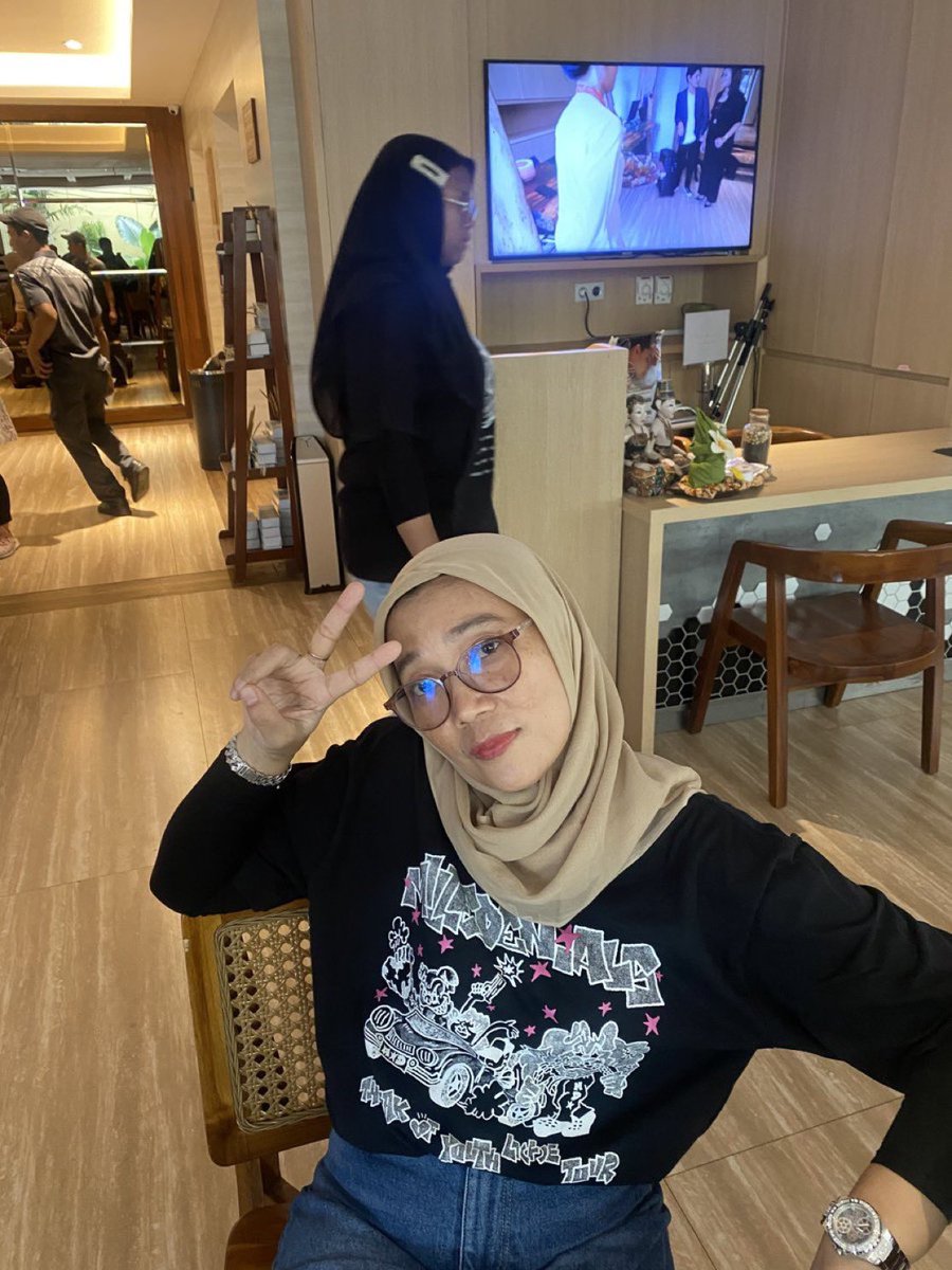 drugsw0rk's tweet image. mamah @milledenials 
bapak @SeedsHC