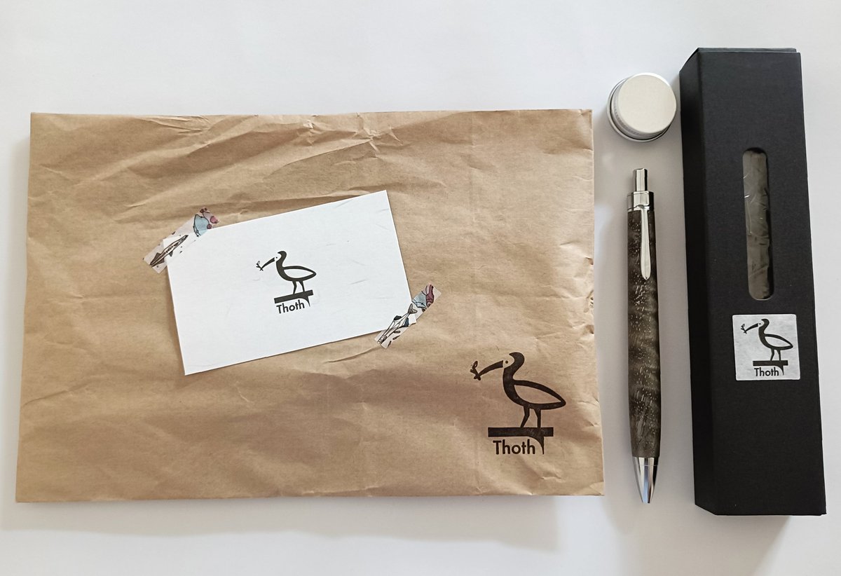 Thothさんのプレゼント企画で当選し、メタライズドウッドのボールペンが届きました✨
杢目と金属の光沢が綺麗で、ずっと眺めていたくなります…！
握りやすい軸で、重さもしっかりあってすごく好みです！
大切に使わせていただきます🥰
#文房具 #stationery