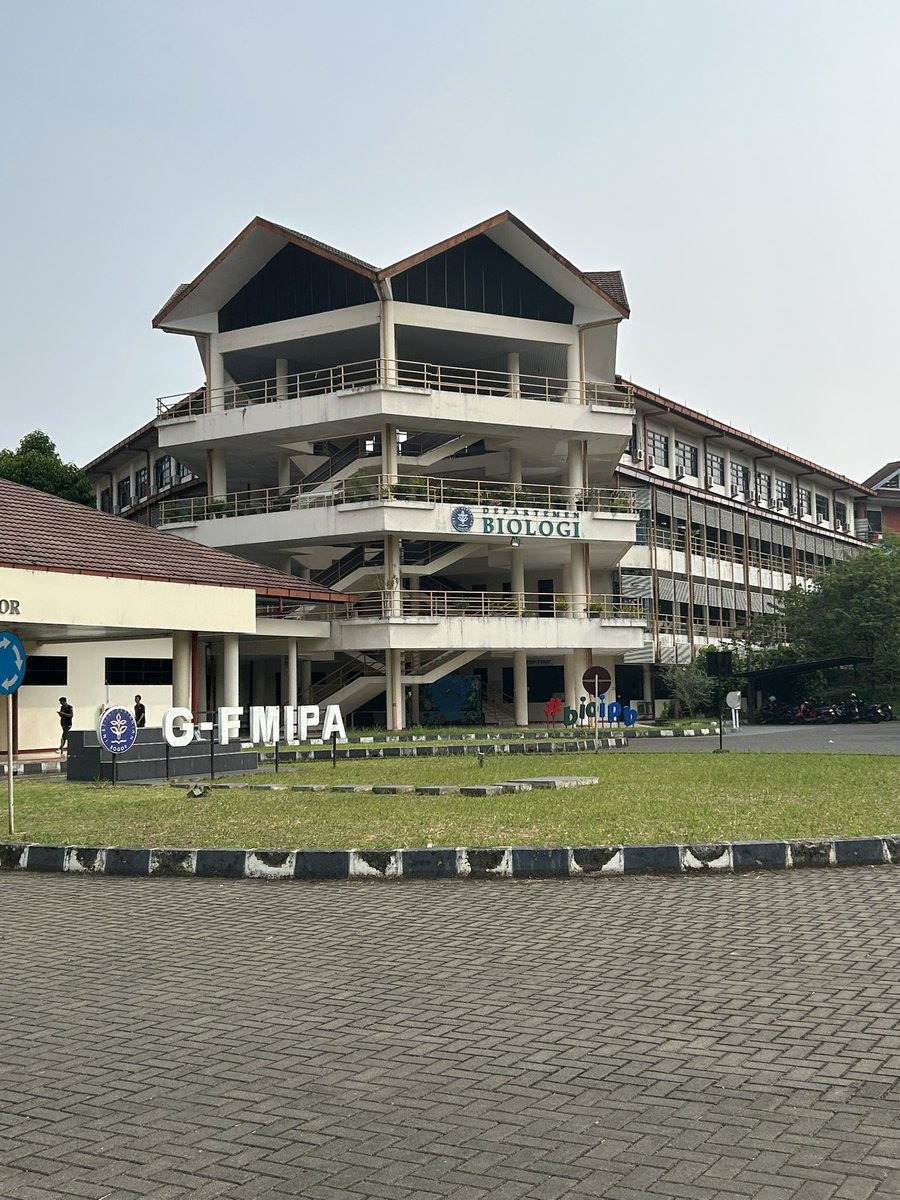 ivanbogor's tweet photo. tadi aku ke ipb tapi ngga foto banyak.. https://t.co/O3dFoR7jNF