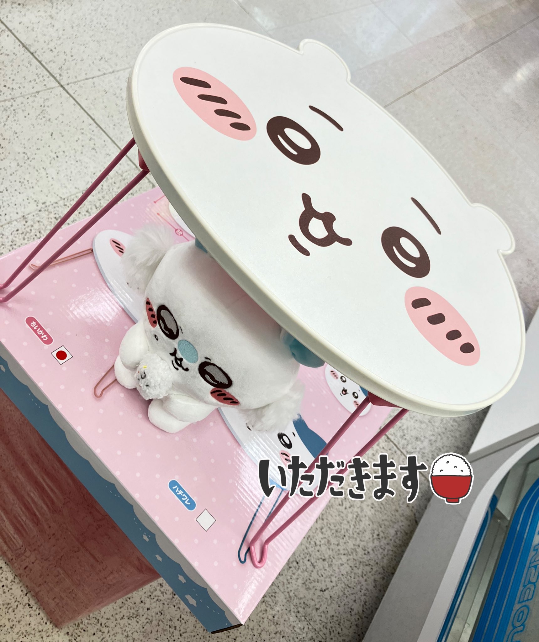 4 ちいかわ おかお 折りたたみミニテーブル