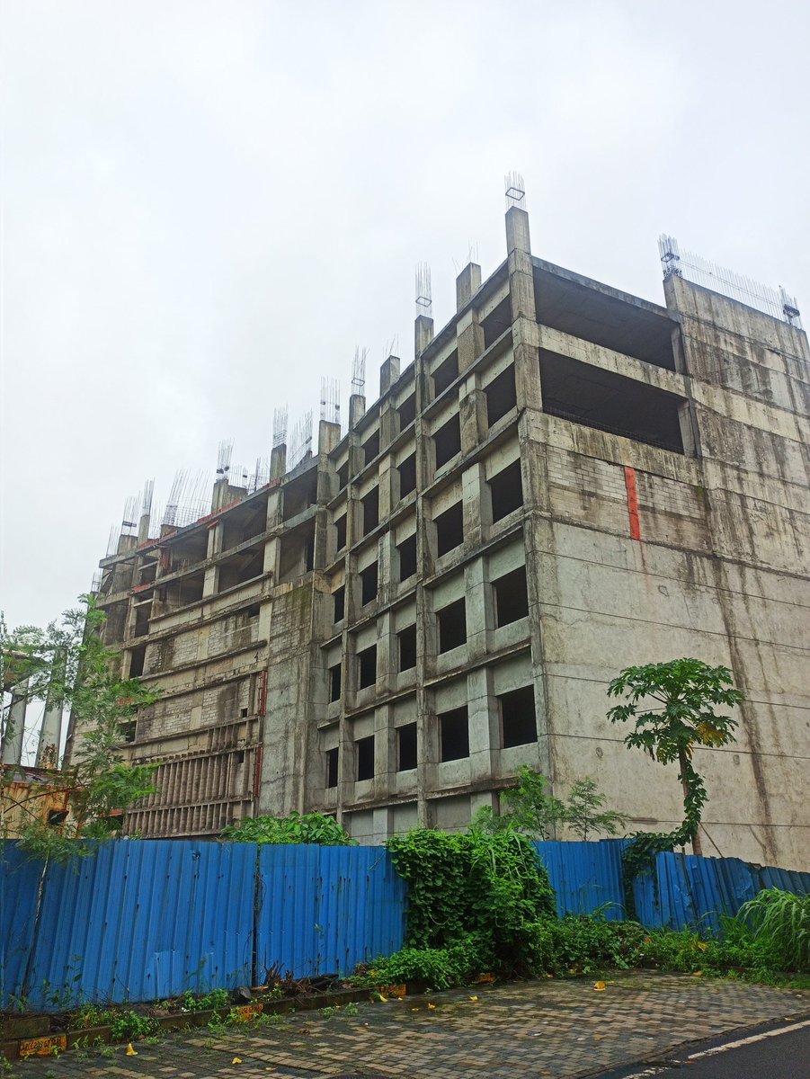VoiceOfPalava's tweet photo. @PalavaTheCity @LODHA
The AIMS Hospital in #CasaRio was promised by 2020. It’s 2025, still incomplete, construction abandoned.

For thousands of families, this isn’t just a delay — it’s a broken promise.
Why is it stopped? When will it be completed?
#VoiceOfPalava #PalavaCity https://t.co/XaVvHIhSfs