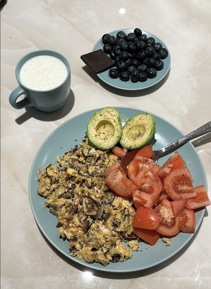 There was a time I couldn't think straight by 2pm.

I blamed stress. But truthfully, I was under-eating and overstimulating.

I swapped chaos for clarity:

- Protein with breakfast
- Electrolytes first thing
- Hydration before caffeine

It took 48 hours to feel sharper.

Now I