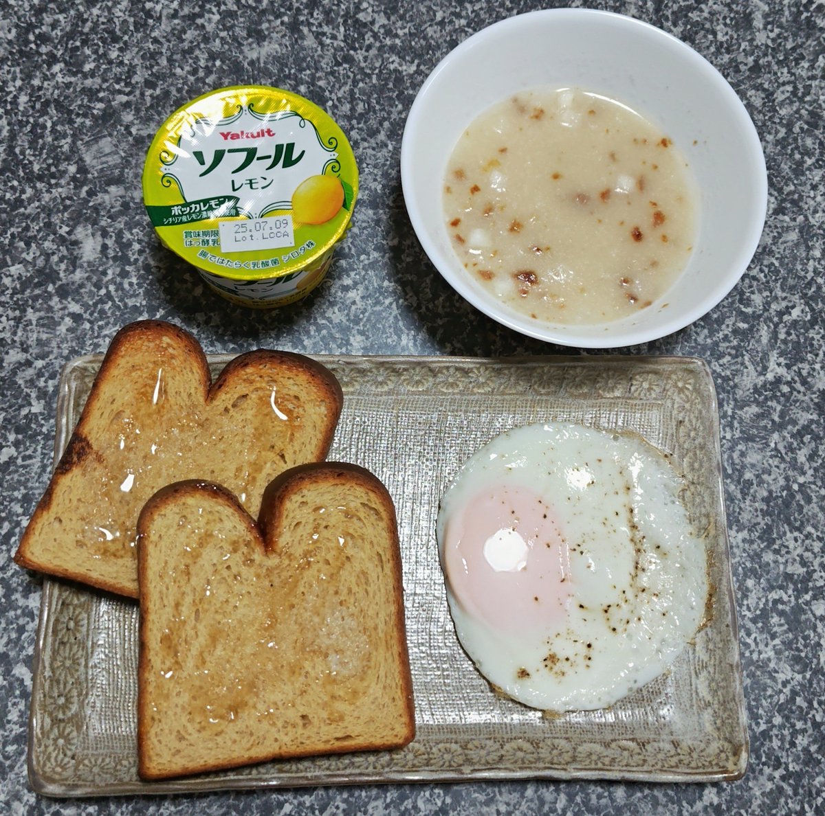 SqIUYKMOLZUtEsi's tweet image. お疲れさまで〜す。
今日は夜勤で頑張ります💪

今日の朝ごパンは
#BASEBREAD を食べました🙌