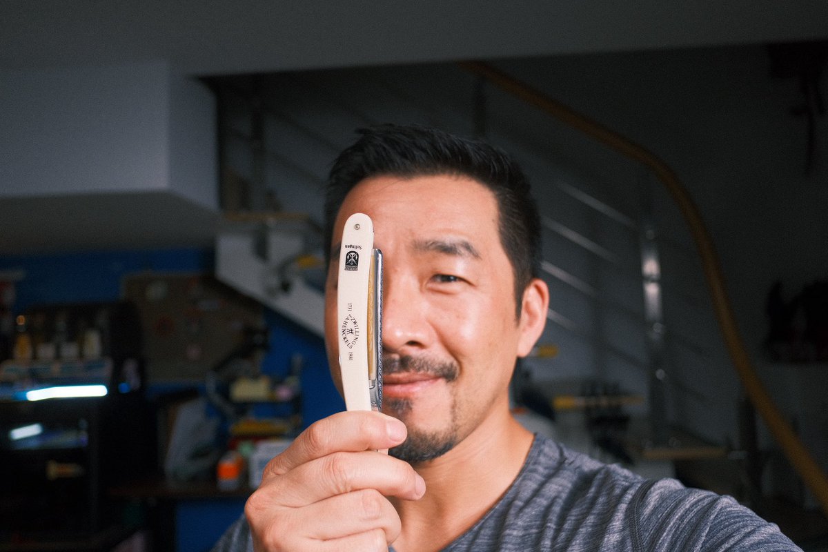 81的刀，83年的男人，刀是双立人250周年纪念款，人是42周岁限量版，天生一对[奸笑]