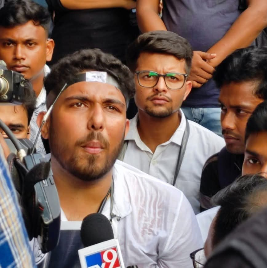 Tolamul Monitor (@tmcwatch) on Twitter photo TMC leader Monojit Mishra(<a href="/MishraMonojit/">Monojit Mishra</a>) is the main accused of gang raping a law college student inside the college in South Kolkata. TMC leader Monojit Mishra(<a href="/MishraMonojit/">Monojit Mishra</a>) is the main accused of gang raping a law college student inside the college in South Kolkata.